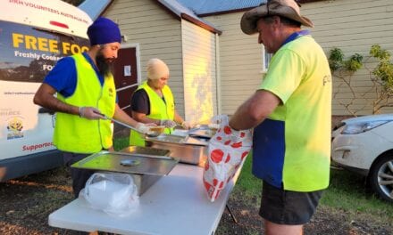 Sikh Volunteers Deliver Free Meals to Flood Victims